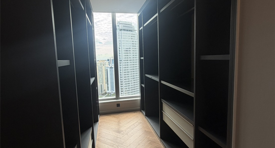Condo en alquiler de 2 habitaciones en Khlong Toei, Bangkok