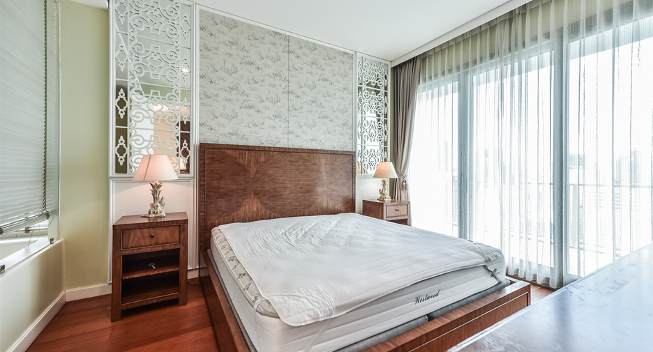 For rent 2 bedrooms condo in Pathum Wan, Bangkok