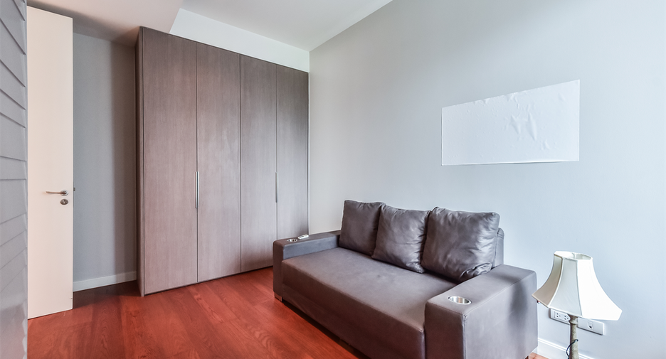 For rent 2 bedrooms condo in Pathum Wan, Bangkok