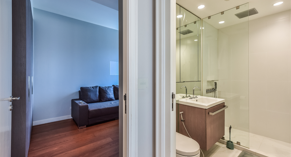 For rent 2 bedrooms condo in Pathum Wan, Bangkok