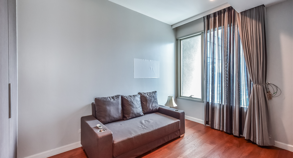 For rent 2 bedrooms condo in Pathum Wan, Bangkok