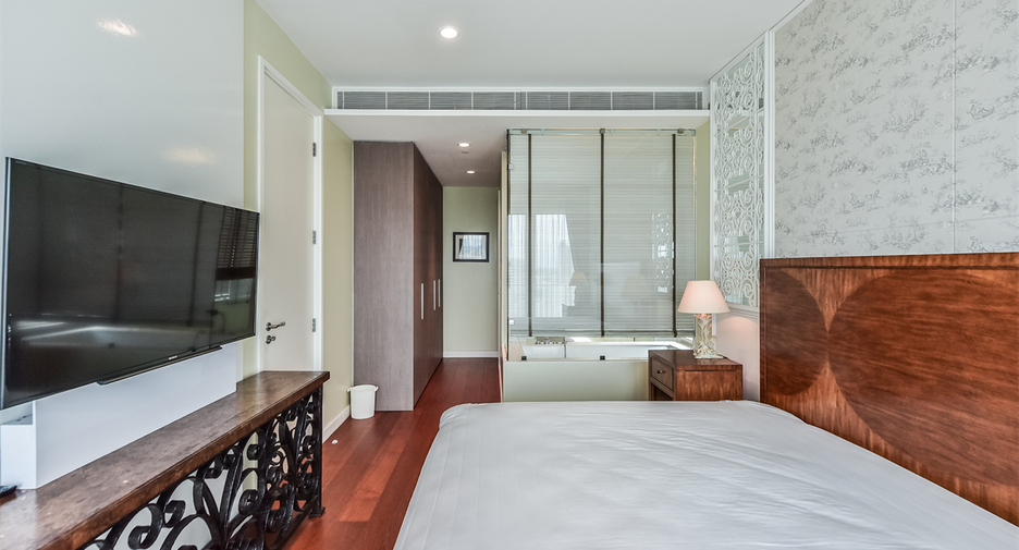 For rent 2 bedrooms condo in Pathum Wan, Bangkok