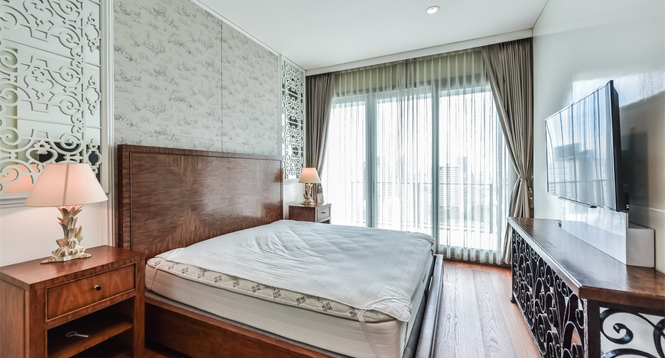 For rent 2 bedrooms condo in Pathum Wan, Bangkok
