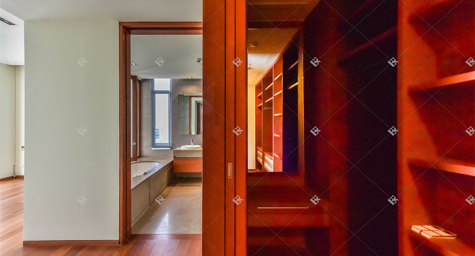 For rent 2 bedrooms condo in Sathon, Bangkok