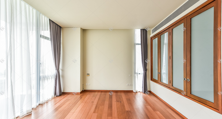 For rent 2 bedrooms condo in Sathon, Bangkok