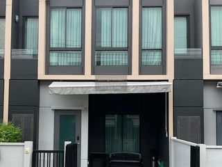 For rent 3 bedrooms townhouse in Bang Phli, Samut Prakan