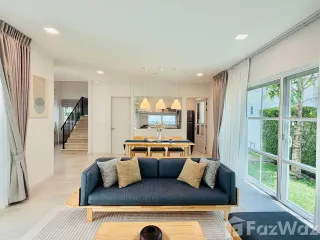 Casa adosada en venta de 3 habitaciones en Bang Phli, Samut Prakan