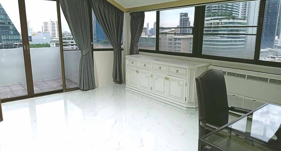 For rent 2 bedrooms condo in Watthana, Bangkok