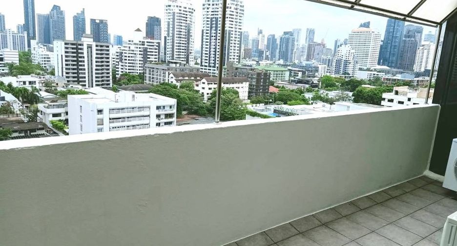 For rent 2 bedrooms condo in Watthana, Bangkok