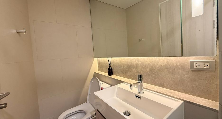 For rent 2 bedrooms condo in Khlong Toei, Bangkok