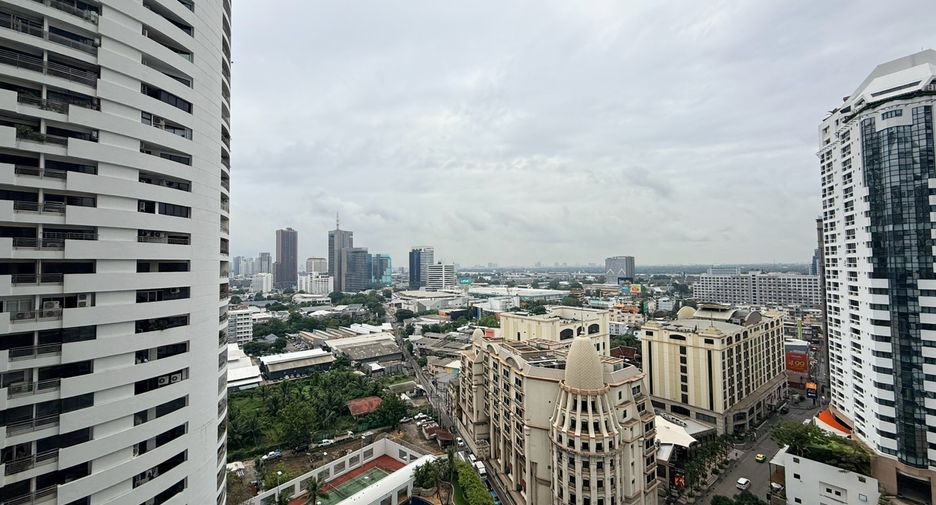 For rent 2 bedrooms condo in Khlong Toei, Bangkok