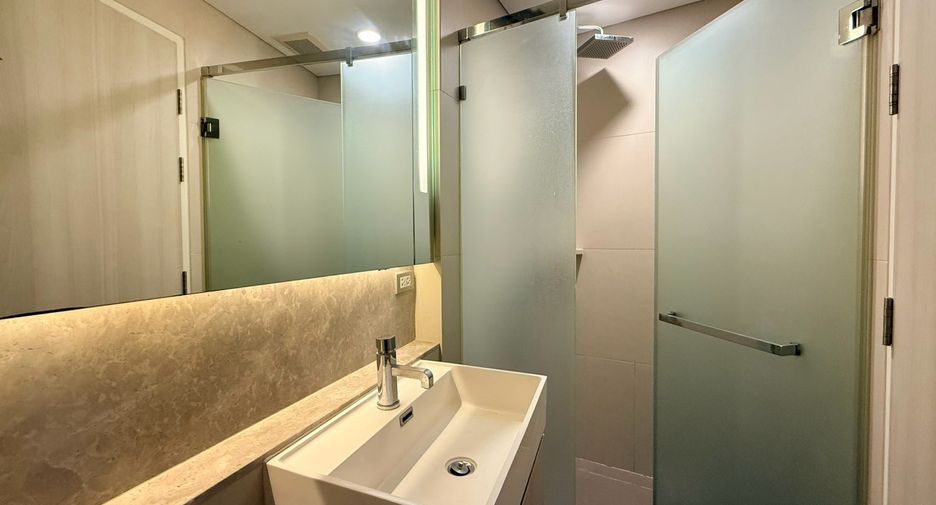 For rent 2 bedrooms condo in Khlong Toei, Bangkok