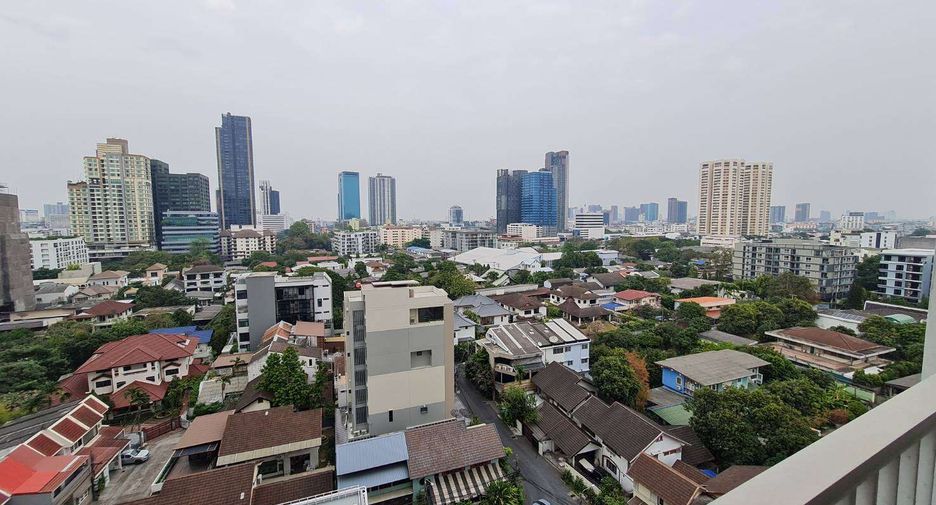 For rent 2 bedrooms condo in Watthana, Bangkok