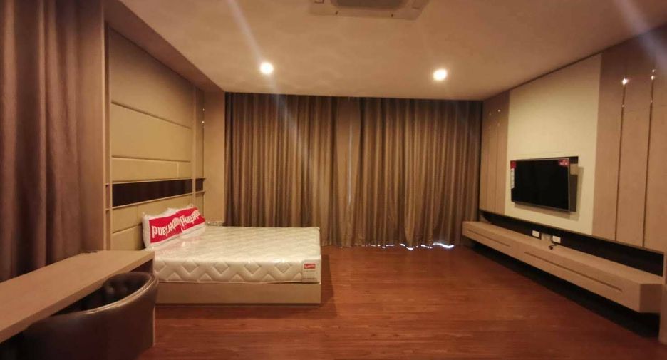 For rent 4 bedrooms house in Bang Na, Bangkok