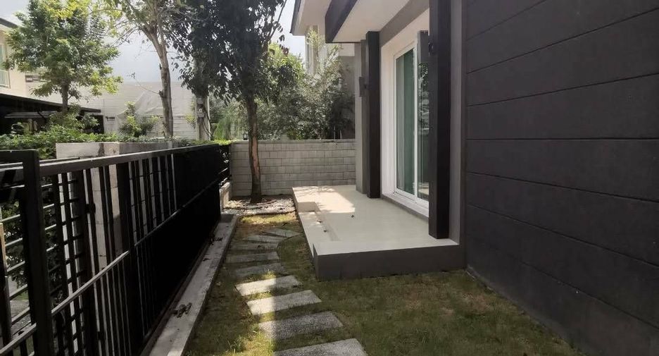 For rent 4 bedrooms house in Bang Na, Bangkok