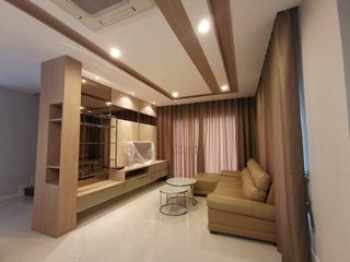 Casa en alquiler de 4 habitaciones en Bang Na, Bangkok