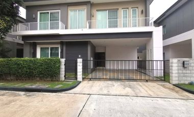 For rent 4 bedrooms house in Bang Na, Bangkok