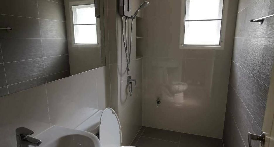 For rent 4 bedrooms house in Bang Na, Bangkok