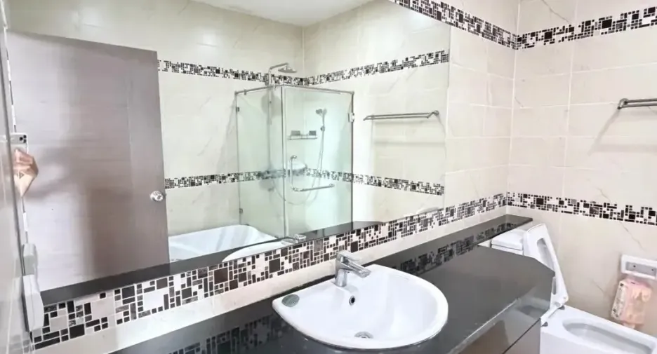 For rent 2 bedrooms condo in Mueang Chiang Mai, Chiang Mai