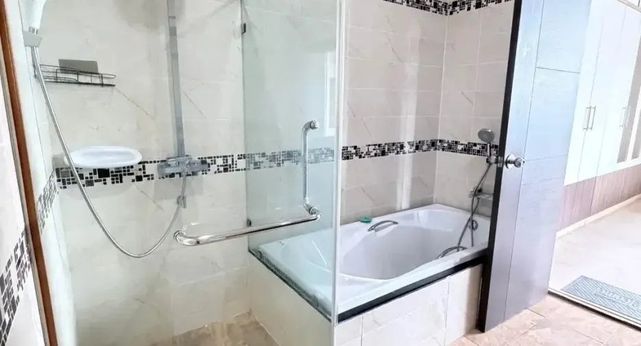 For rent 2 bedrooms condo in Mueang Chiang Mai, Chiang Mai