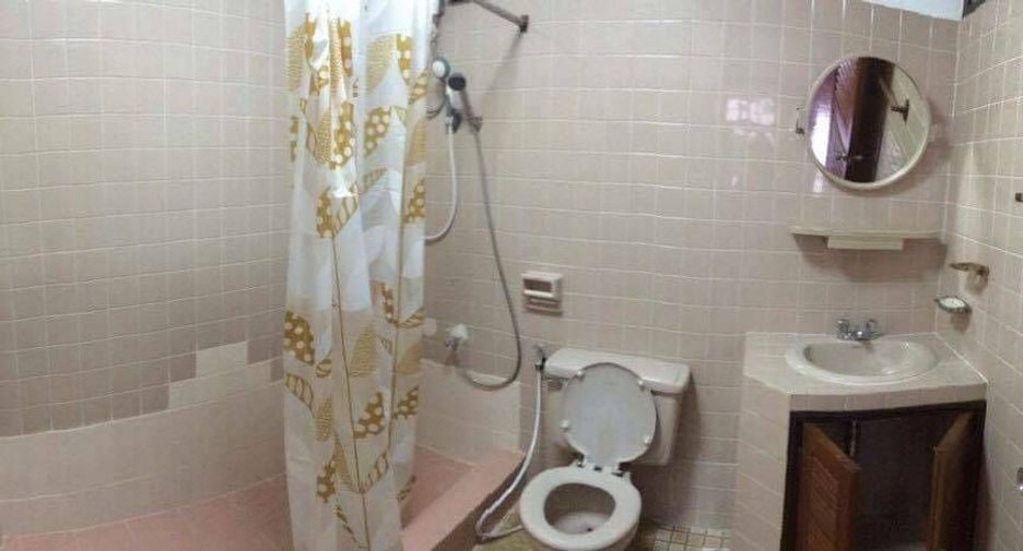 For rent 3 bedrooms townhouse in Watthana, Bangkok
