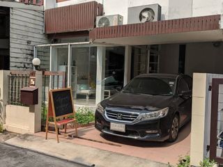 For rent 3 bedrooms townhouse in Watthana, Bangkok
