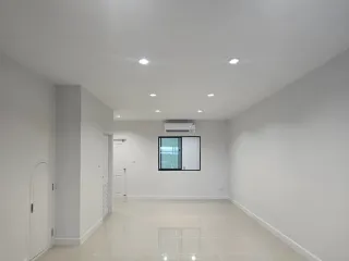 For rent 3 bedrooms townhouse in Bang Bua Thong, Nonthaburi