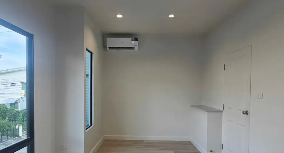 For rent 3 bedrooms townhouse in Bang Bua Thong, Nonthaburi