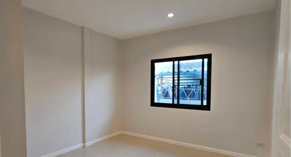 For rent 4 bedrooms townhouse in Bang Bua Thong, Nonthaburi
