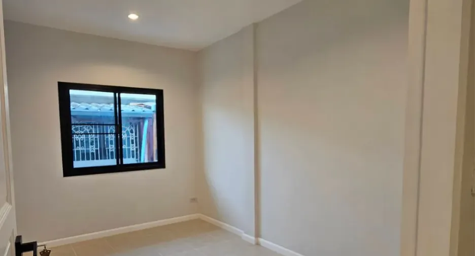 For rent 4 bedrooms townhouse in Bang Bua Thong, Nonthaburi