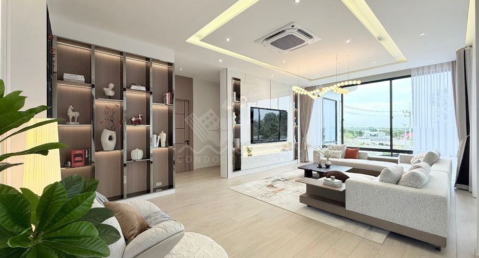 Casa en venta de 5 habitaciones en Bang Lamung, Chonburi