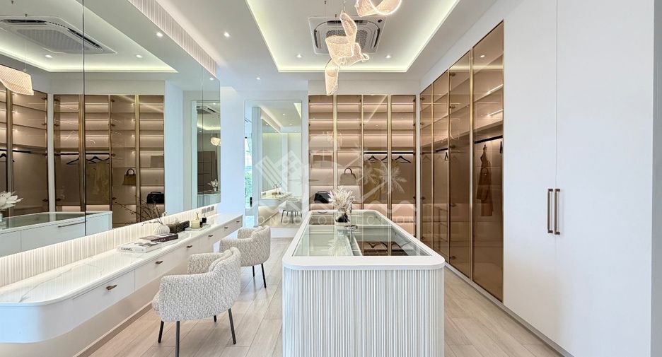 Casa en venta de 5 habitaciones en Bang Lamung, Chonburi