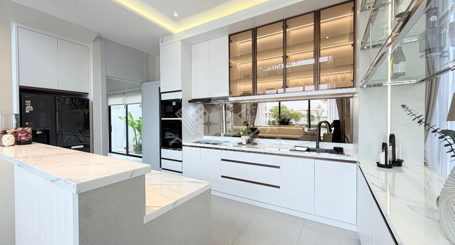 Casa en venta de 5 habitaciones en Bang Lamung, Chonburi
