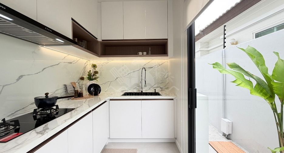 Casa en venta de 5 habitaciones en Bang Lamung, Chonburi