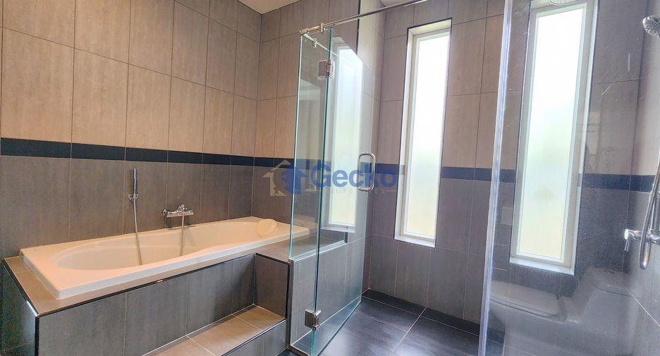 For sale 4 bedrooms house in Bang Lamung, Chonburi