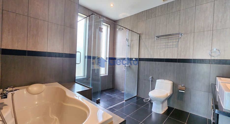 For sale 4 bedrooms house in Bang Lamung, Chonburi