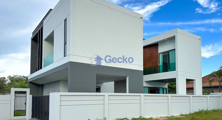 Casa en venta de 4 habitaciones en Bang Lamung, Chonburi