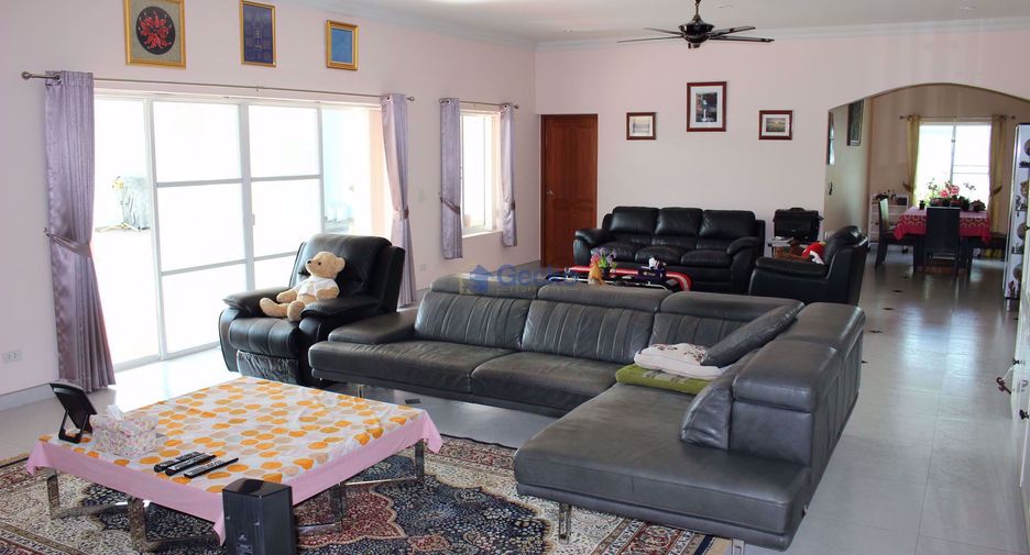 Casa en venta de 4 habitaciones en Bang Lamung, Chonburi