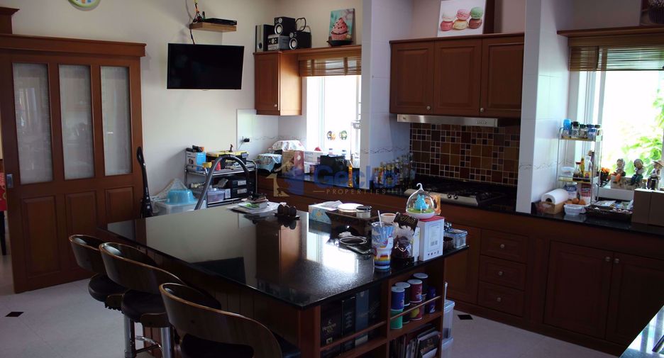 Casa en venta de 4 habitaciones en Bang Lamung, Chonburi