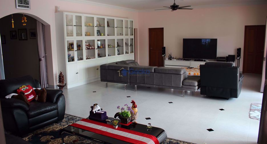 Casa en venta de 4 habitaciones en Bang Lamung, Chonburi
