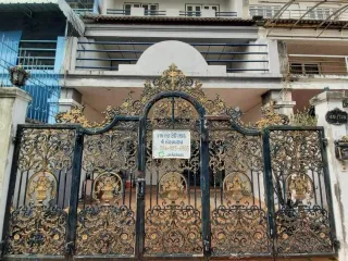 For sale and for rent 4 bedrooms townhouse in Lat Phrao, Bangkok