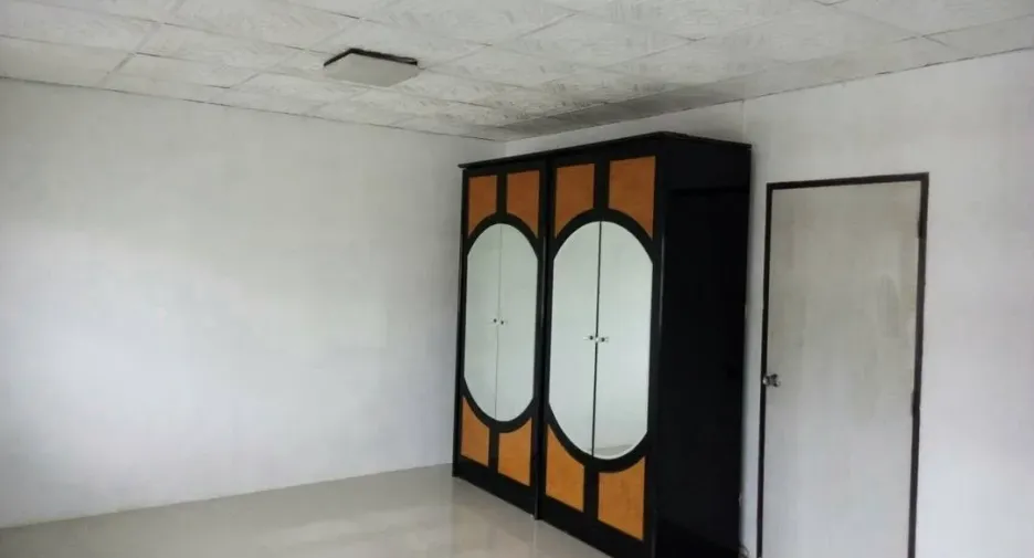For sale and for rent 4 bedrooms townhouse in Lat Phrao, Bangkok