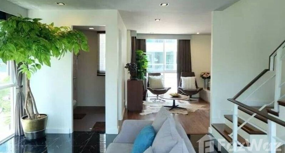 Casa adosada en venta de 3 habitaciones en Yan Nawa, Bangkok