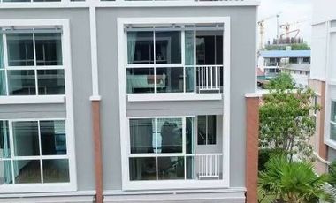 Casa adosada en venta de 3 habitaciones en Yan Nawa, Bangkok