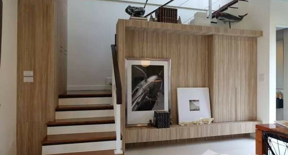 Casa adosada en venta de 3 habitaciones en Yan Nawa, Bangkok