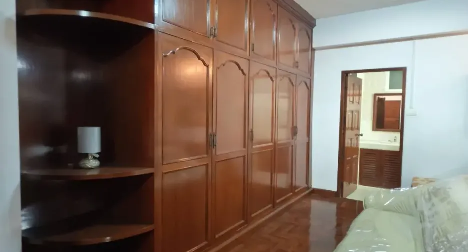 À louer 3 chambres appartement à Khlong Toei, Bangkok