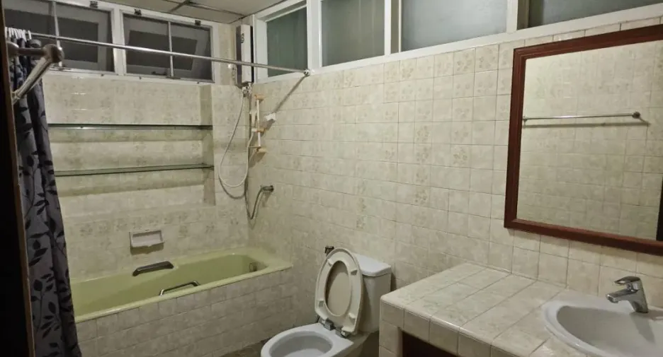 À louer 3 chambres appartement à Khlong Toei, Bangkok