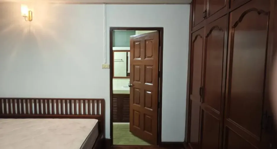 À louer 3 chambres appartement à Khlong Toei, Bangkok