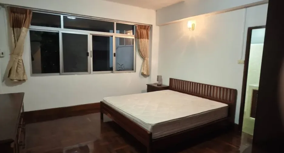 À louer 3 chambres appartement à Khlong Toei, Bangkok