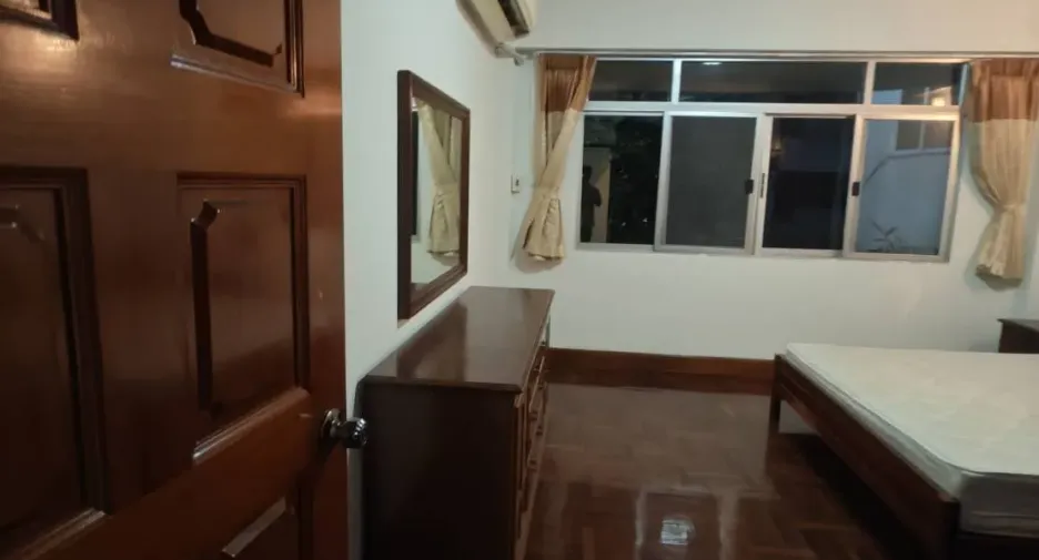 À louer 3 chambres appartement à Khlong Toei, Bangkok